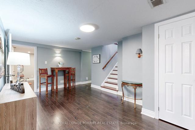 37 Abinger Cres, House detached with 3 bedrooms, 3 bathrooms and 10 parking in Toronto ON | Image 21