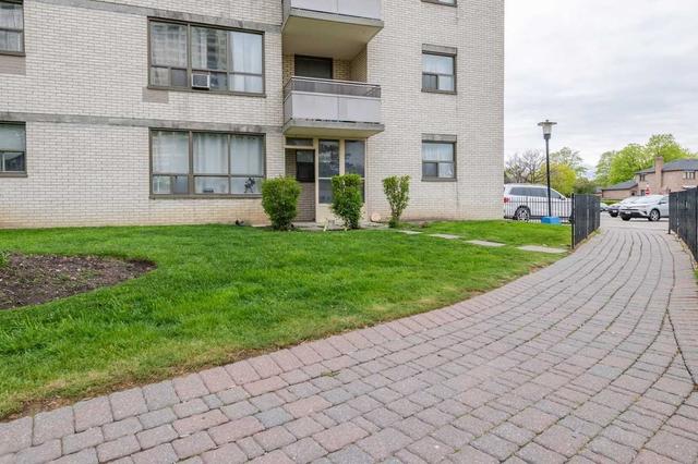 104 - 390 Dixon Rd, Condo with 2 bedrooms, 1 bathrooms and 2 parking in Toronto ON | Image 9