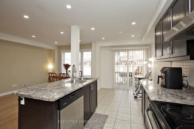 118 Symington Ave, House attached with 3 bedrooms, 4 bathrooms and 3 parking in Oshawa ON | Image 4