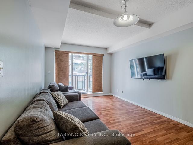 2016 - 3049 Finch Ave W, Townhouse with 1 bedrooms, 1 bathrooms and 1 parking in Toronto ON | Image 3