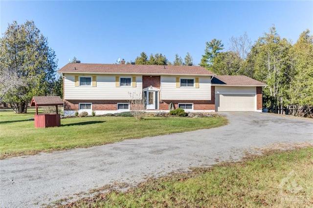 179 Wagon Drive, House detached with 3 bedrooms, 2 bathrooms and 8 parking in Ottawa ON | Image 1