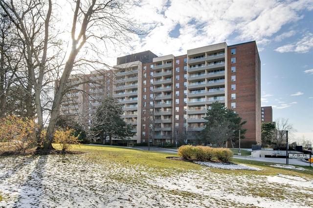 208 - 9 Four Winds Dr, Condo with 3 bedrooms, 2 bathrooms and 1 parking in Toronto ON | Card Image