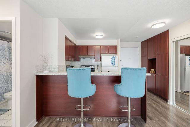 2507 - 36 Lee Centre Dr, Condo with 2 bedrooms, 2 bathrooms and 1 parking in Toronto ON | Image 9
