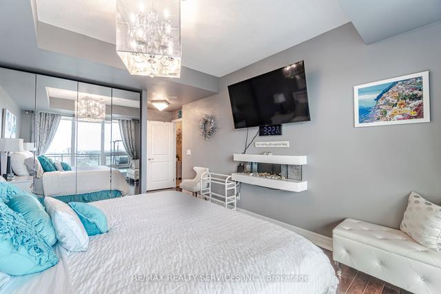 1404 - 100 John St, Condo with 2 bedrooms, 2 bathrooms and 2 parking in Brampton ON | Image 7