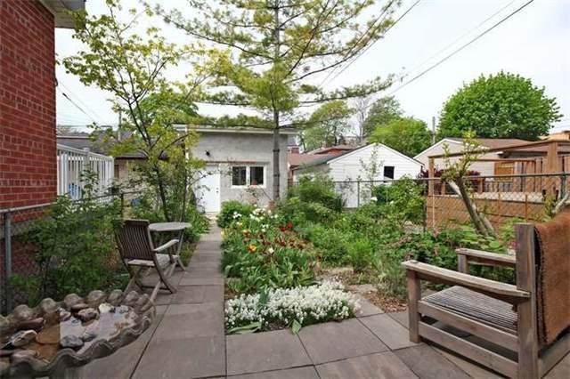 452 Montrose Ave, House detached with 2 bedrooms, 1 bathrooms and 1 parking in Toronto ON | Image 15