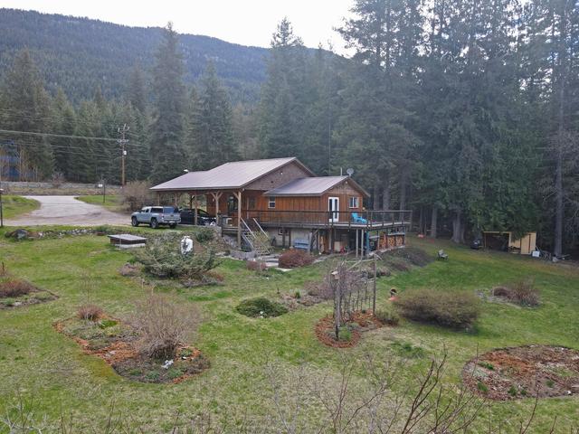 8481 Highway 6, House detached with 5 bedrooms, 2 bathrooms and null parking in Central Kootenay H BC | Image 52