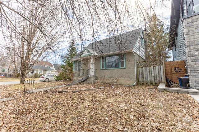 270 Clare Street, House detached with 2 bedrooms, 1 bathrooms and 5 parking in Ottawa ON | Image 3