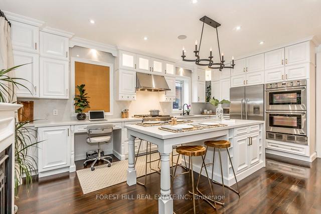 210 Bessborough Dr, House detached with 4 bedrooms, 4 bathrooms and 3 parking in Toronto ON | Image 3