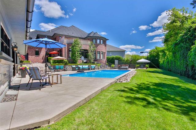 17 Frank Crt, House detached with 6 bedrooms, 8 bathrooms and 12 parking in Richmond Hill ON | Image 30