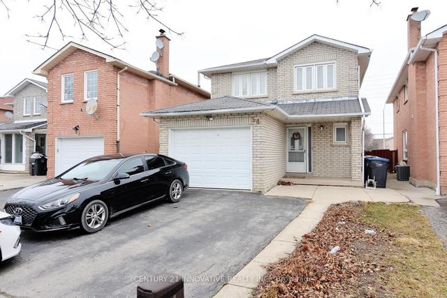 54 Fallen Oak Crt, House detached with 3 bedrooms, 3 bathrooms and 5 parking in Brampton ON | Image 1