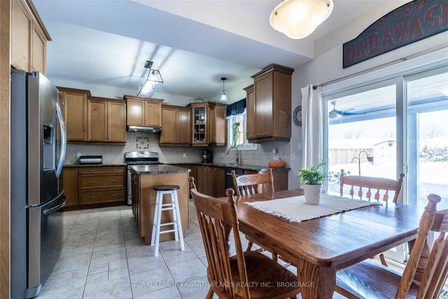 75 Springdale Dr, House detached with 3 bedrooms, 3 bathrooms and 6 parking in Kawartha Lakes ON | Image 4