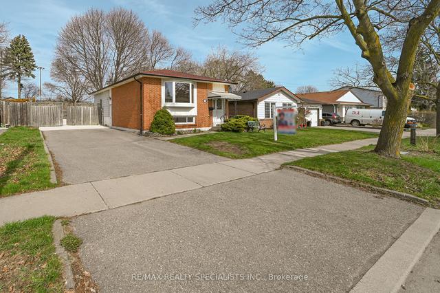 215 Archdekin Dr, House detached with 3 bedrooms, 2 bathrooms and 6 parking in Brampton ON | Image 23