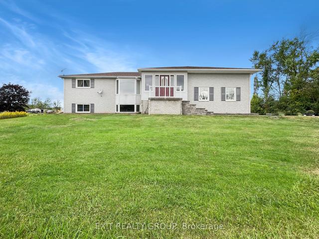953 Airport Pkwy, House detached with 2 bedrooms, 3 bathrooms and 20 parking in Belleville ON | Image 1