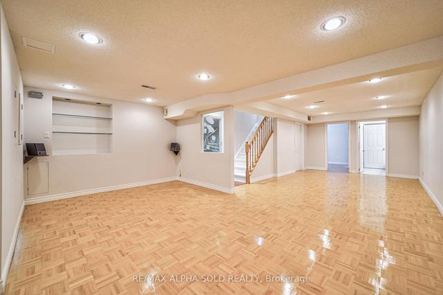 126 Chapel Park Sq, House detached with 4 bedrooms, 4 bathrooms and 6 parking in Toronto ON | Image 28