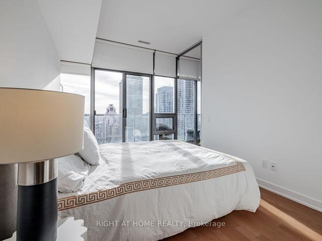2907 - 33 Charles St E, Condo with 2 bedrooms, 1 bathrooms and 1 parking in Toronto ON | Image 9