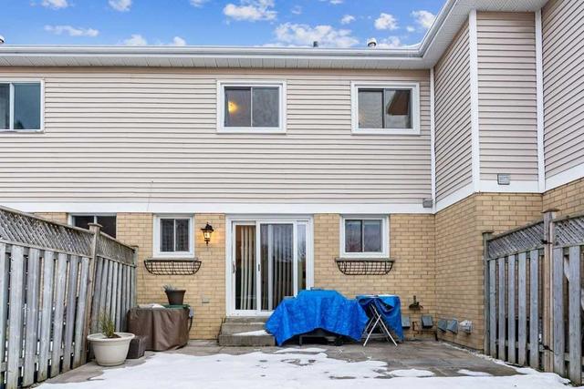 116 Sandfield Dr, House attached with 3 bedrooms, 3 bathrooms and 3 parking in Aurora ON | Image 20