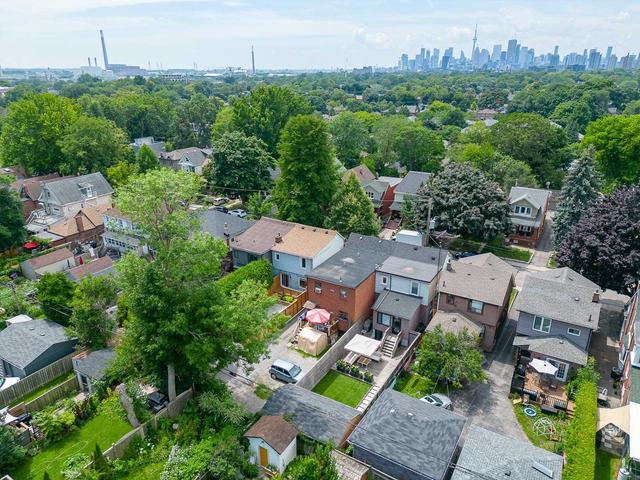227 Woodfield Rd, House semidetached with 5 bedrooms, 3 bathrooms and 3 parking in Toronto ON | Image 7