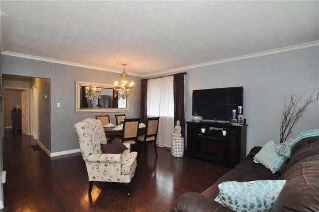 51 Tordale Cres, House detached with 3 bedrooms, 2 bathrooms and 8 parking in Toronto ON | Image 2