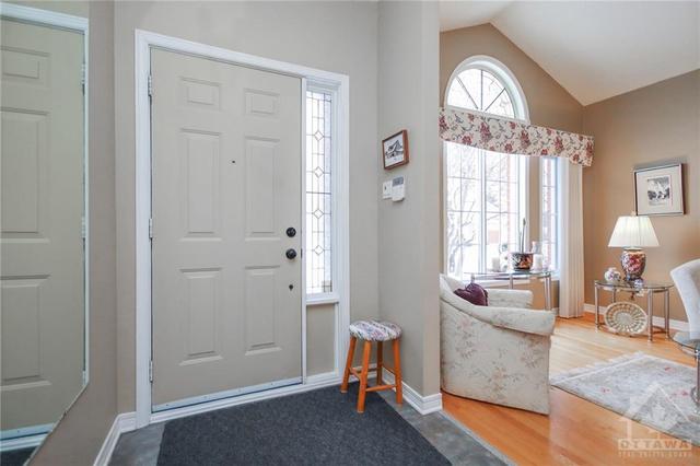 27 Upwood Street, House detached with 3 bedrooms, 3 bathrooms and 3 parking in Ottawa ON | Image 4