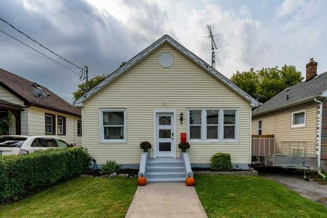 9 Marlborough Ave, House detached with 2 bedrooms, 2 bathrooms and 1 parking in St. Catharines ON | Card Image