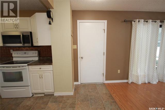 92 24th Street, House detached with 4 bedrooms, 2 bathrooms and null parking in Battleford SK | Image 18