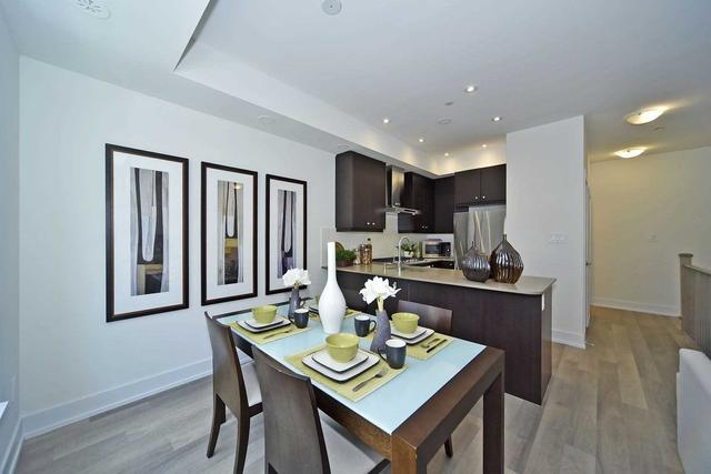 2 - 52 Holmes Ave, Townhouse with 2 bedrooms, 2 bathrooms and 2 parking in Toronto ON | Image 4