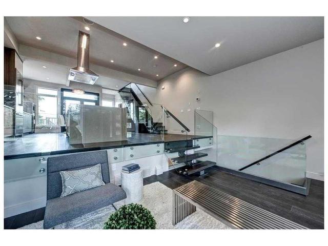 2507 21 Street Sw, Home with 4 bedrooms, 3 bathrooms and 2 parking in Calgary AB | Image 2