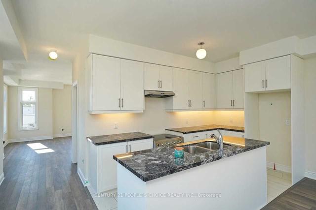 unit 5 - 2a Muir Ave, House attached with 3 bedrooms, 3 bathrooms and 2 parking in Toronto ON | Image 11