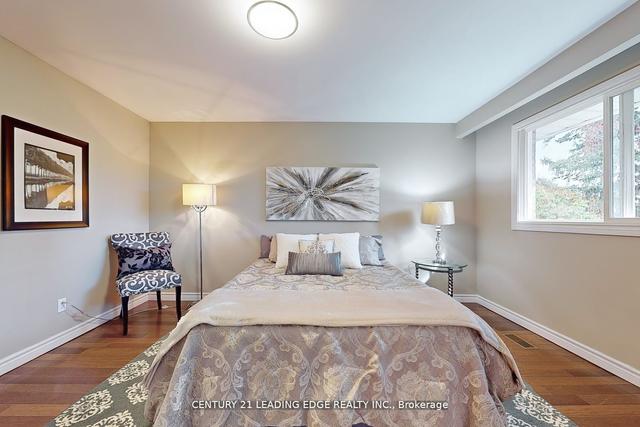 1041 Lillian St, House detached with 3 bedrooms, 3 bathrooms and 6 parking in Toronto ON | Image 13