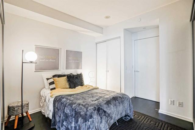 505 - 1 Bloor St E, Condo with 2 bedrooms, 2 bathrooms and 0 parking in Toronto ON | Image 2