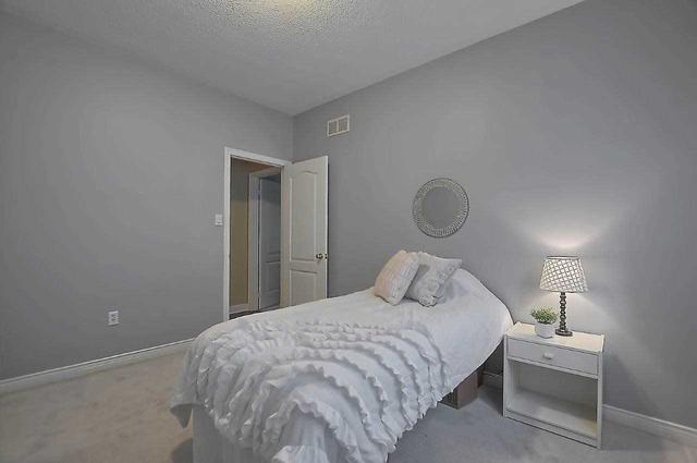 86 Monkman Crt, House detached with 3 bedrooms, 3 bathrooms and 5 parking in Aurora ON | Image 15