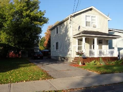 1204 Cumberland St, House detached with 2 bedrooms, 1 bathrooms and 5 parking in Cornwall ON | Image 1
