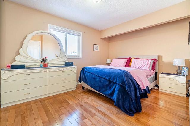 13 Ready Crt, House semidetached with 3 bedrooms, 2 bathrooms and 4 parking in Brampton ON | Image 14