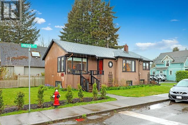 1007 5th St, House detached with 4 bedrooms, 2 bathrooms and 2 parking in Courtenay BC | Image 28