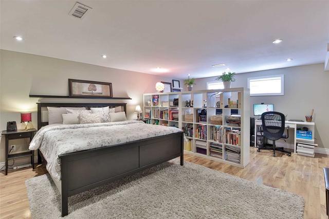 18 Landigo Dr, House detached with 3 bedrooms, 2 bathrooms and 4 parking in Toronto ON | Image 17