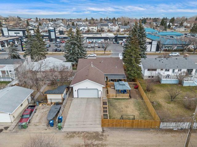 321 Main Street N, House detached with 5 bedrooms, 3 bathrooms and 4 parking in Airdrie AB | Image 4