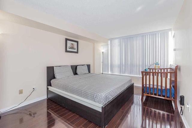 801 - 12 Laurelcrest St, Condo with 2 bedrooms, 2 bathrooms and 3 parking in Brampton ON | Image 4