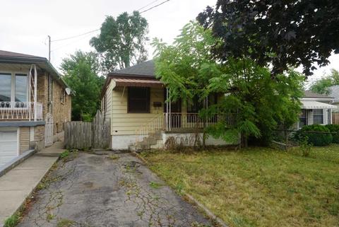 584 Corbett St, House detached with 2 bedrooms, 2 bathrooms and 2 parking in Hamilton ON | Card Image