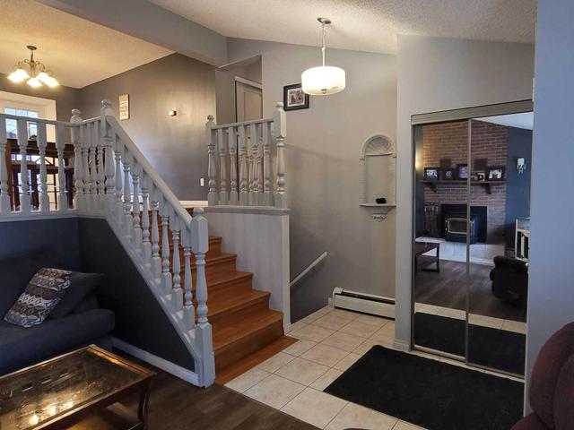 5405 52 Street, House detached with 4 bedrooms, 3 bathrooms and 4 parking in Berwyn AB | Image 2