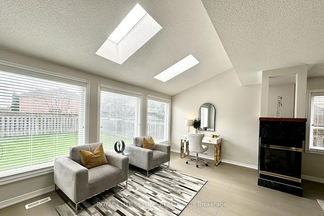 144 Manhattan Dr, House detached with 4 bedrooms, 4 bathrooms and 5 parking in Markham ON | Image 4