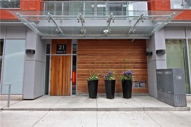 727 - 21 Nelson St, Condo with 1 bedrooms, 1 bathrooms and null parking in Toronto ON | Image 2