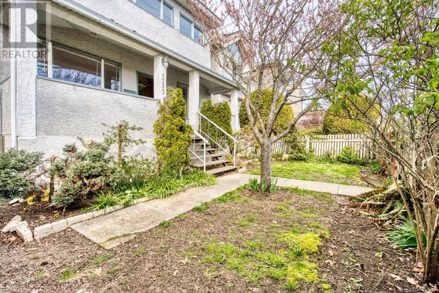 1332 Lyall St, House detached with 2 bedrooms, 1 bathrooms and 2 parking in Esquimalt BC | Image 13