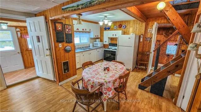 692 Dorcas Bay Rd, House detached with 2 bedrooms, 1 bathrooms and 12 parking in Northern Bruce Peninsula ON | Image 2