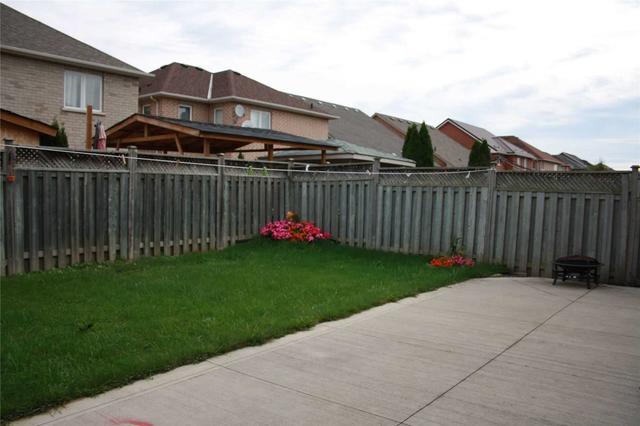47 Orchid Dr, House detached with 3 bedrooms, 4 bathrooms and 5 parking in Brampton ON | Image 2