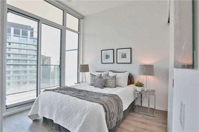 lph12 - 125 Peter St, Condo with 3 bedrooms, 2 bathrooms and 1 parking in Toronto ON | Image 3