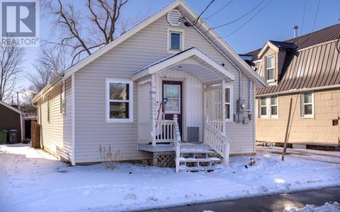 395 Queen Street, House detached with 2 bedrooms, 1 bathrooms and null parking in Charlottetown PE | Card Image