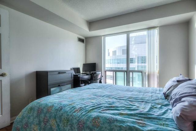 606 - 1 Lee Centre Dr, Condo with 2 bedrooms, 2 bathrooms and 1 parking in Toronto ON | Image 11