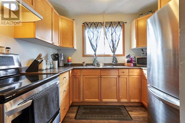 1683 4 Avenue Ne, Home with 3 bedrooms, 2 bathrooms and 1 parking in Medicine Hat AB | Image 1