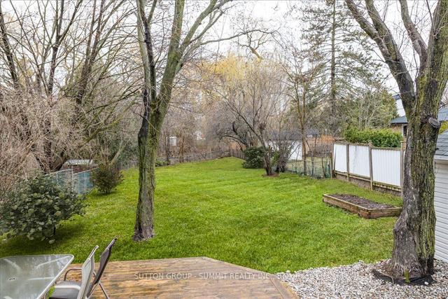 706 Laural Dr, House detached with 3 bedrooms, 2 bathrooms and 3 parking in Burlington ON | Image 1