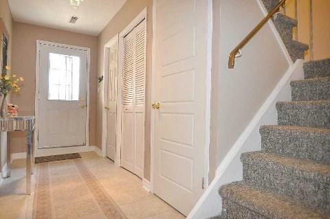 32 Henderson Dr, Townhouse with 3 bedrooms, 2 bathrooms and 2 parking in Markham ON | Image 3